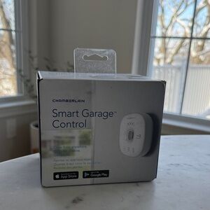 ✨Chamberlain Smart Garage Control - White✨